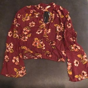 Chloe & Katie Keyhole Belle-sleeve Top